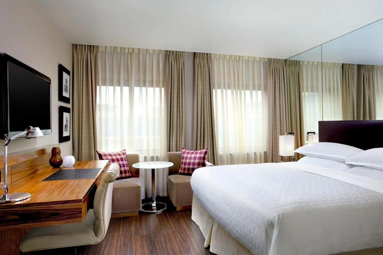 Executive Club King Room - Club Lounge Access